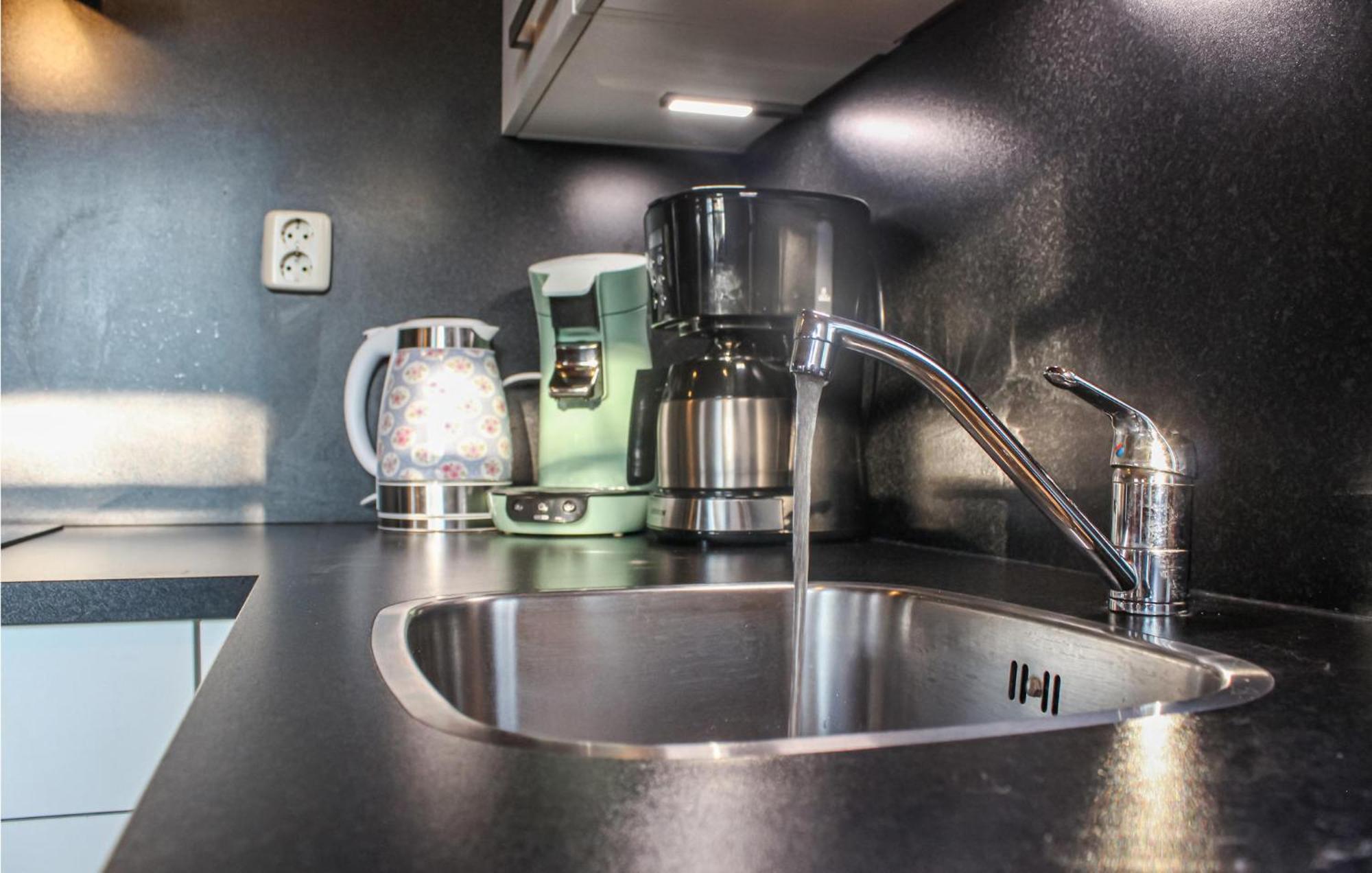 Awesome Home In Gramsbergen With Kitchen Exterior foto